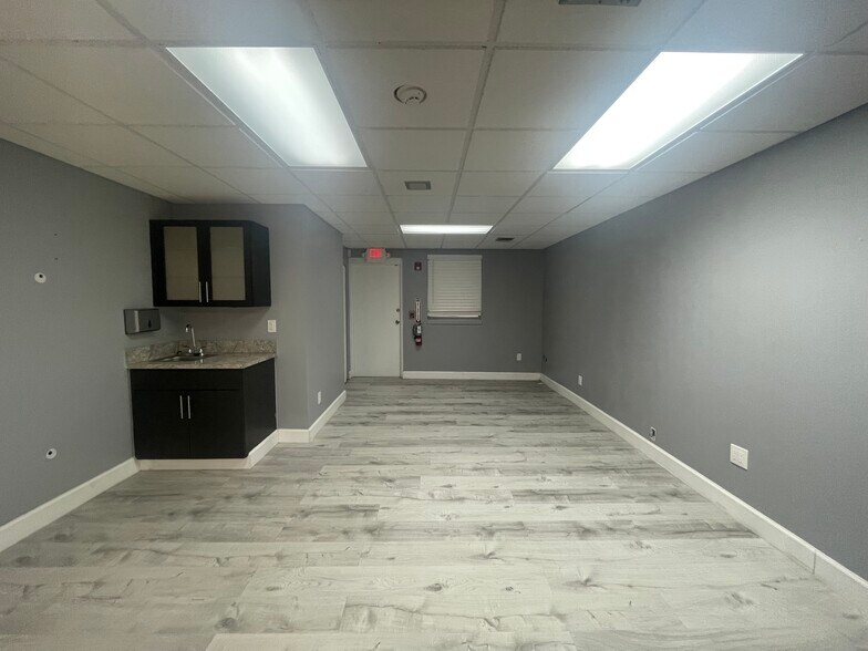 More Photos Of 9800-9860 Pines Blvd, Pembroke Pines Unknown For Lease