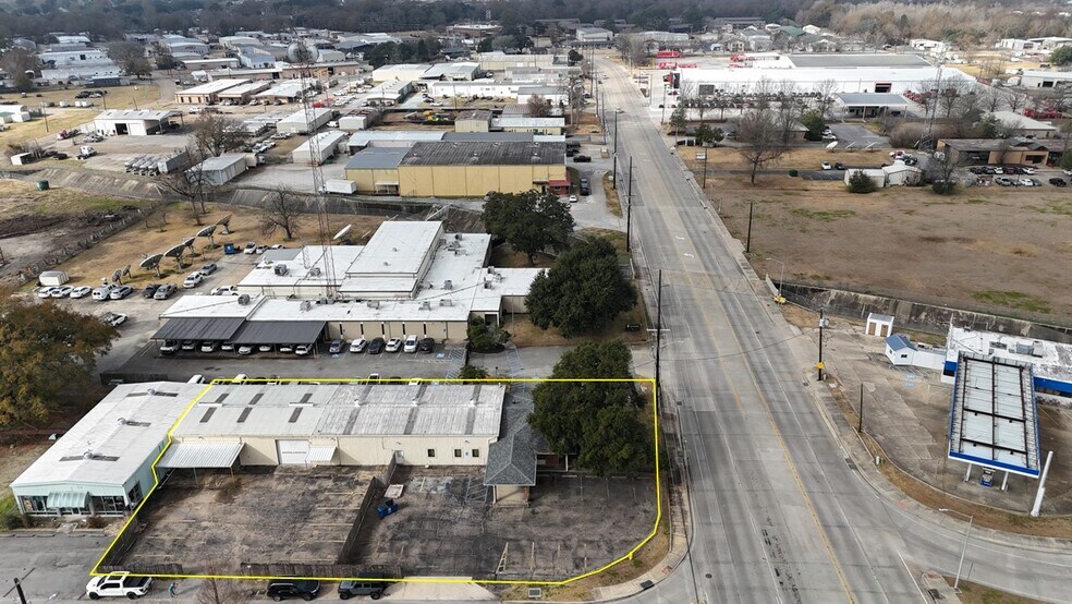 More Photos Of 1101 Eraste Landry Rd, Lafayette Flex For Lease