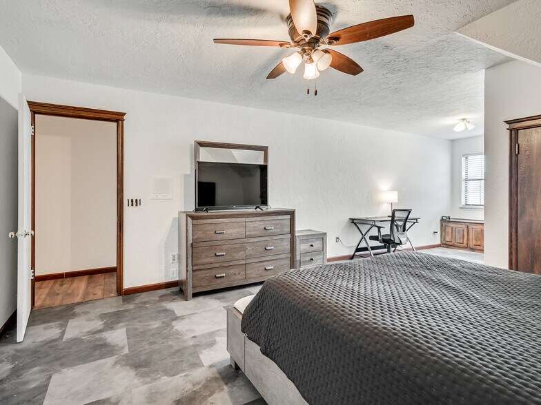 More Photos Of 3595 E State Highway 9, Norman Industrial For Sale