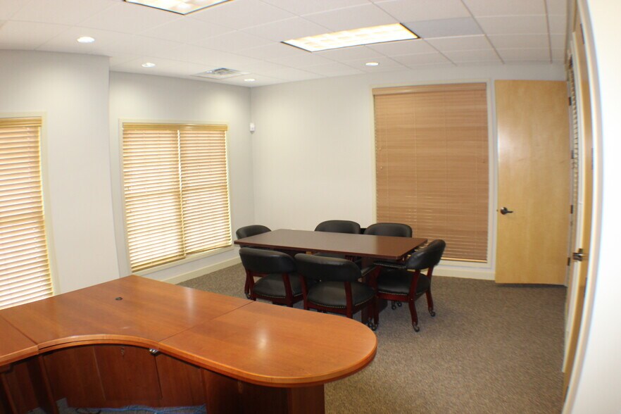More Photos Of 3432 W Truman Blvd, Jefferson City Office For Sale