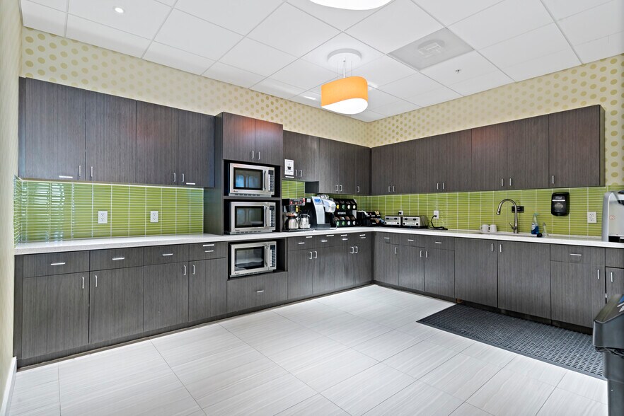 More Photos Of 777 Yamato Rd, Boca Raton Unknown For Lease