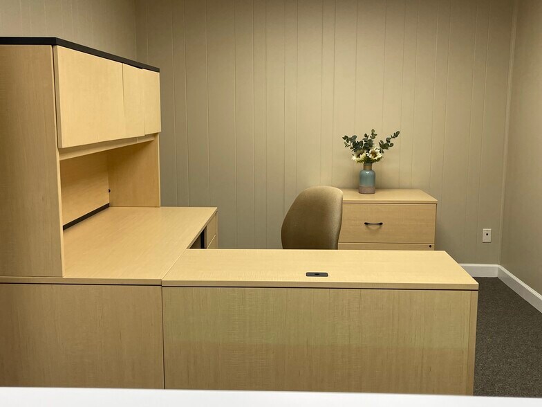 More Photos Of 1046 W Busch Blvd, Tampa Medical For Lease