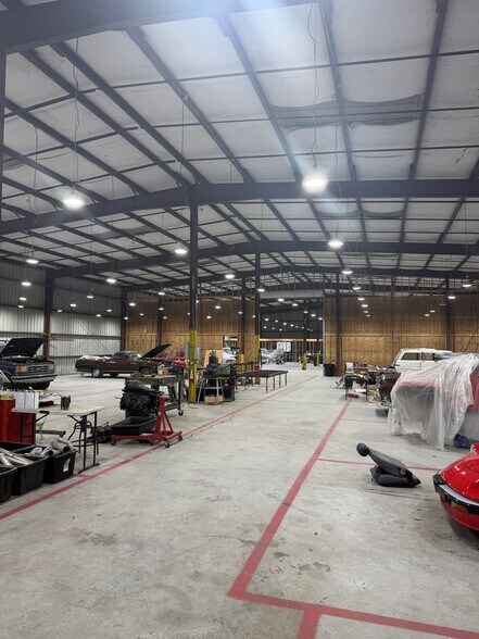 More Photos Of 2320 Air Park Rd, Charleston Warehouse For Lease