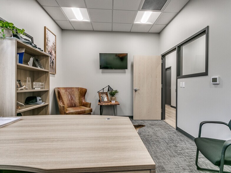 More Photos Of 8890 S Sunnylane Rd, Oklahoma City Flex For Sale