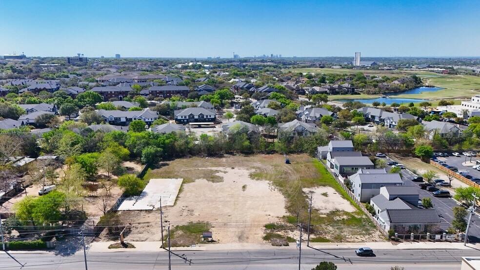 More Photos Of 350-362 W Sunset Rd, San Antonio Land For Lease