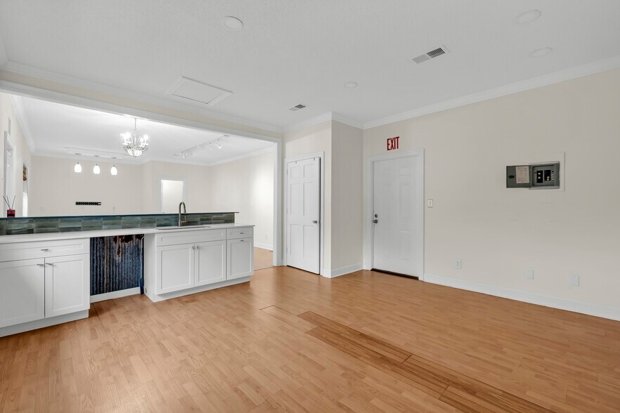 More Photos Of 462 N Section St, Fairhope General Retail For Sale