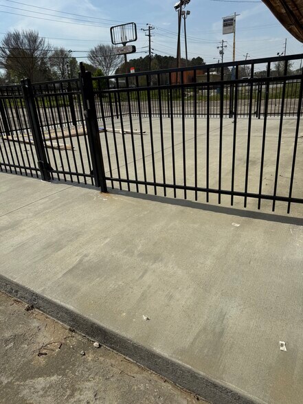 More Photos Of 4145 Fulton Industrial Blvd, Atlanta Fast Food For Sale