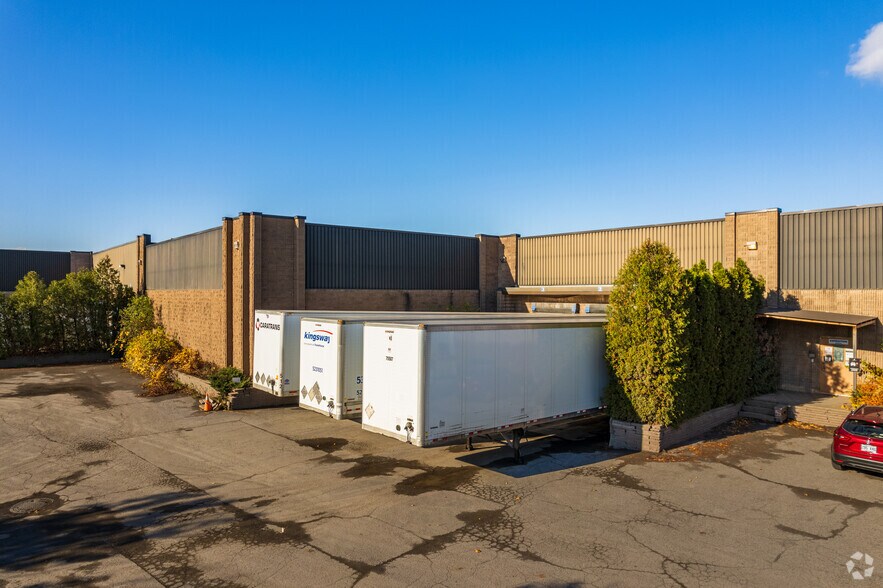 More Photos Of 3800 Boul Du Tricentenaire, Montréal Warehouse For Sale