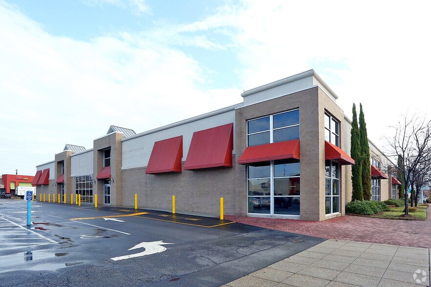 More Photos Of 730 W 21st St, Norfolk Supermarket For Lease