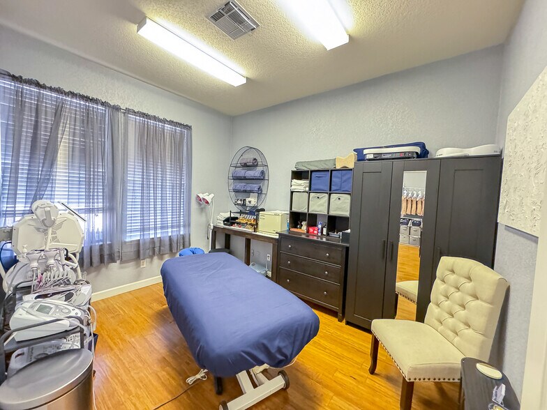 More Photos Of 600 Round Rock West, Round Rock Office For Lease