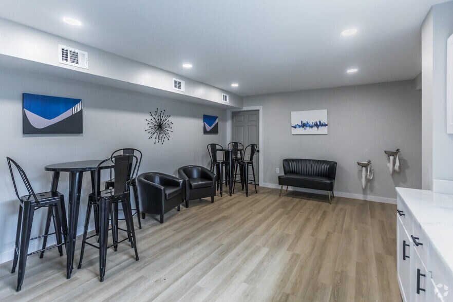 More Photos Of 1030 Poplar Ave, Memphis Apartments For Sale