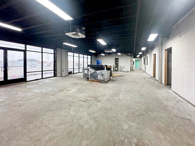 More Photos Of 201 E Illinois Ave, Midland Office For Sale