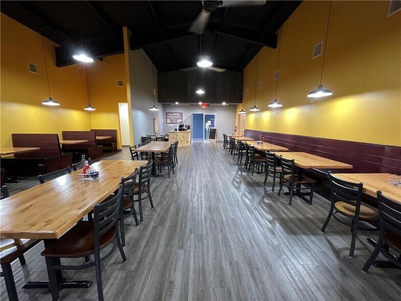 More Photos Of 1002 Victoria, Refugio Restaurant For Sale