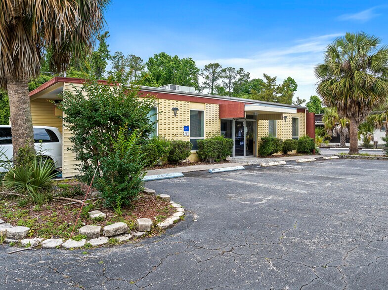 More Photos Of 1226 SW Main Blvd, Lake City Medical For Sale