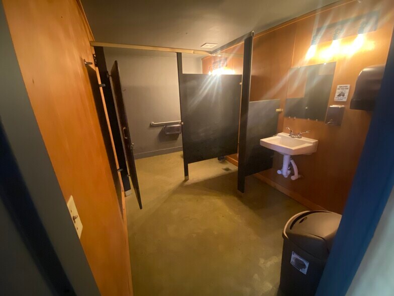 More Photos Of 220 S Campbell Ave, Springfield Storefront Retail Office For Sale