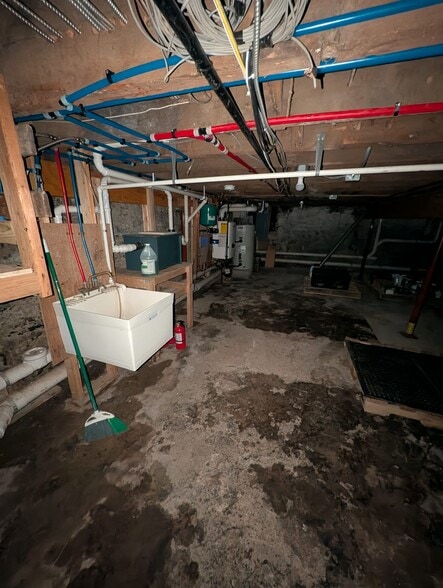 More Photos Of 577 Niagara St, Buffalo Storefront Retail Office For Lease