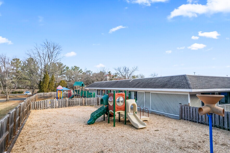 More Photos Of 211 Edds Ln, Sterling Schools For Sale