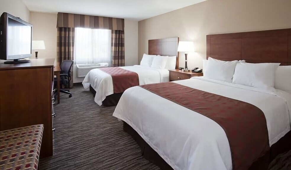 More Photos Of 211 W Main St, Parkers Prairie Hotel For Sale