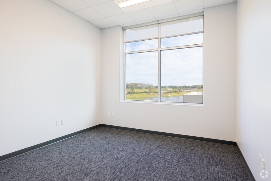 More Photos Of 5501 Lee Vista Blvd, Orlando Unknown For Lease