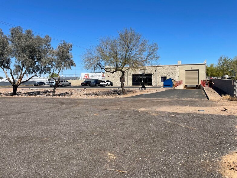 More Photos Of 3039-3045 S 46th St, Phoenix Industrial For Sale