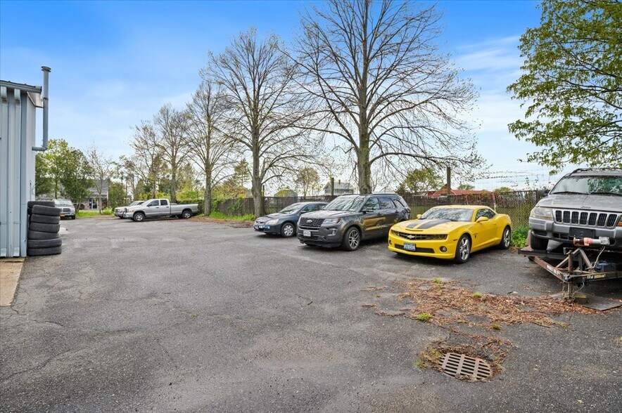 More Photos Of 45845 Cr-48, Southold Auto Repair For Sale