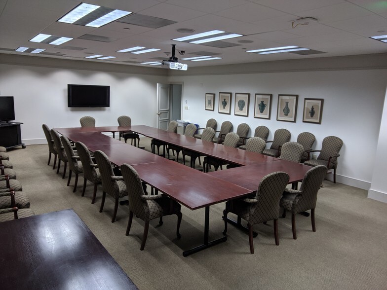 More Photos Of 106 E College Ave, Tallahassee Office For Lease