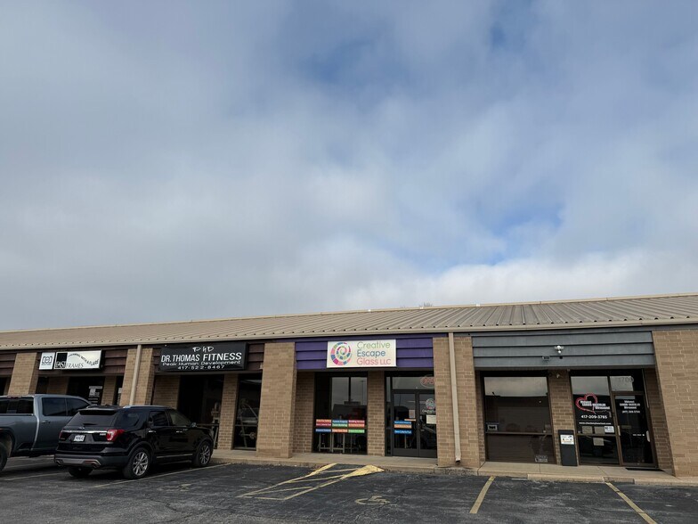 More Photos Of 1700 Campbell, Springfield Freestanding For Sale