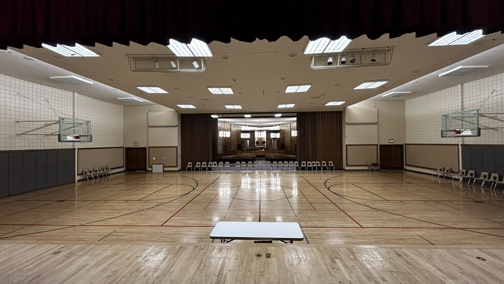 More Photos Of 11315 White Oak Ave, Granada Hills Specialty For Sale