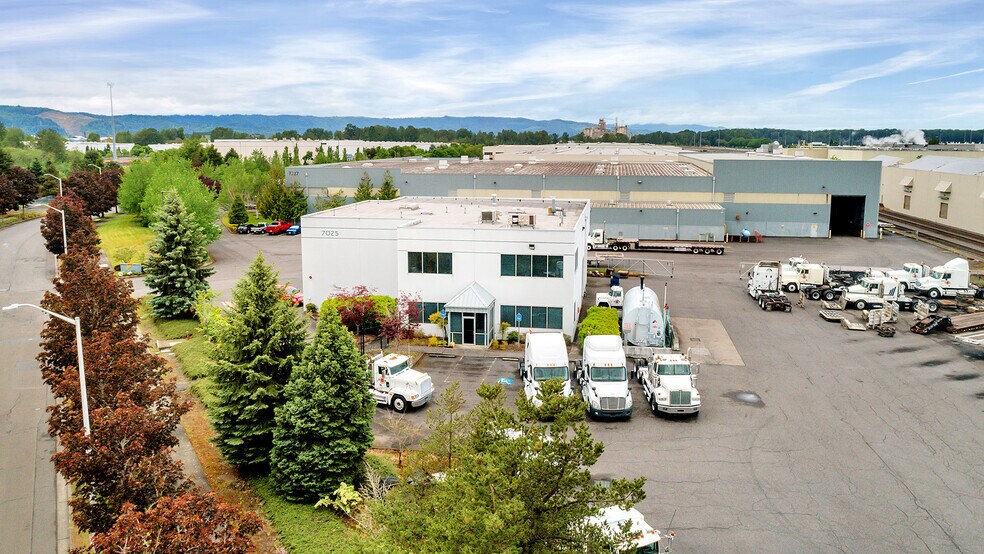 More Photos Of 7025 N Leadbetter Rd, Portland Service For Lease