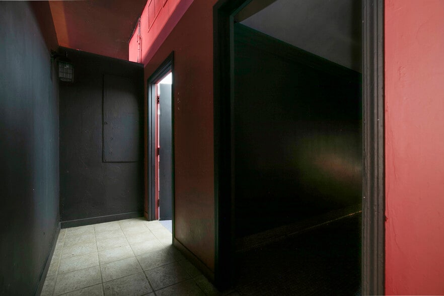 More Photos Of 6340 Yucca St, Los Angeles Restaurant For Lease