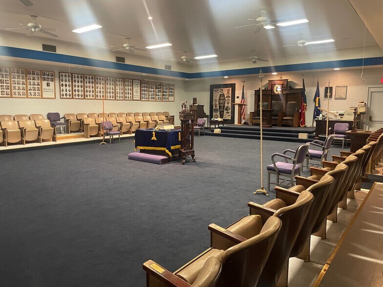 More Photos Of 1309 Newport Ave, Dallas Lodge Meeting Hall For Sale