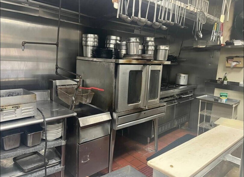 More Photos Of 161-50 Cross Bay Blvd, Howard Beach Fast Food For Lease