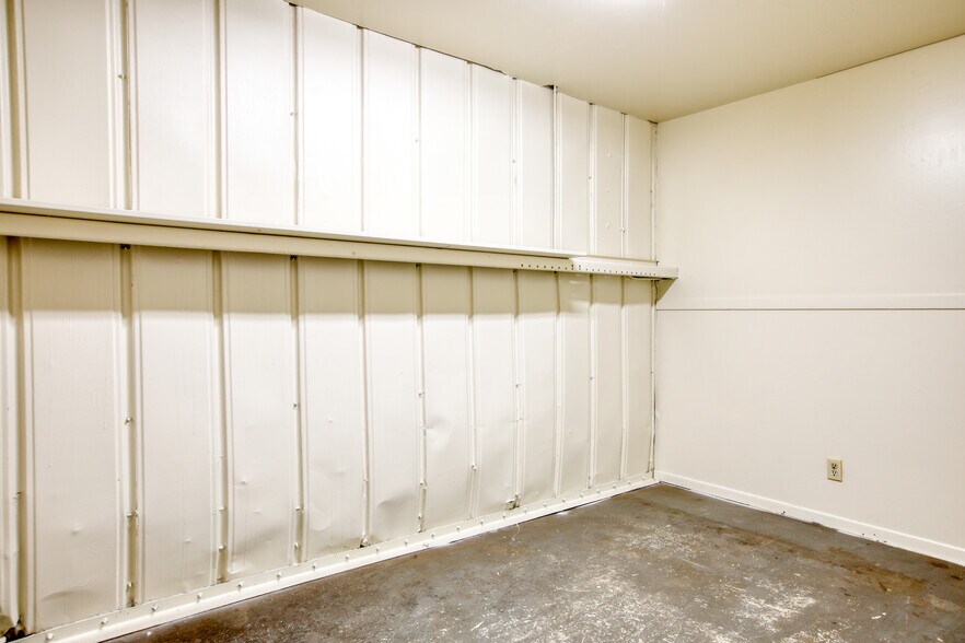 More Photos Of 504 S Western Ave, Santa Maria Warehouse For Sale