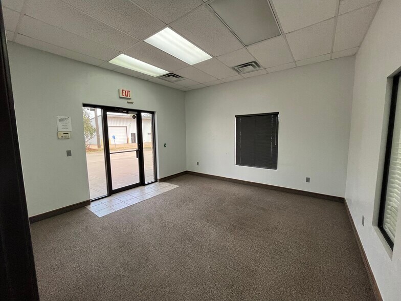More Photos Of 8213 Glade Ave, Oklahoma City Warehouse For Lease