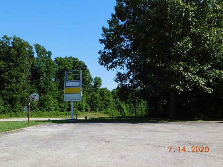 More Photos Of 372 W Vincennes Trl, Pekin Specialty For Sale