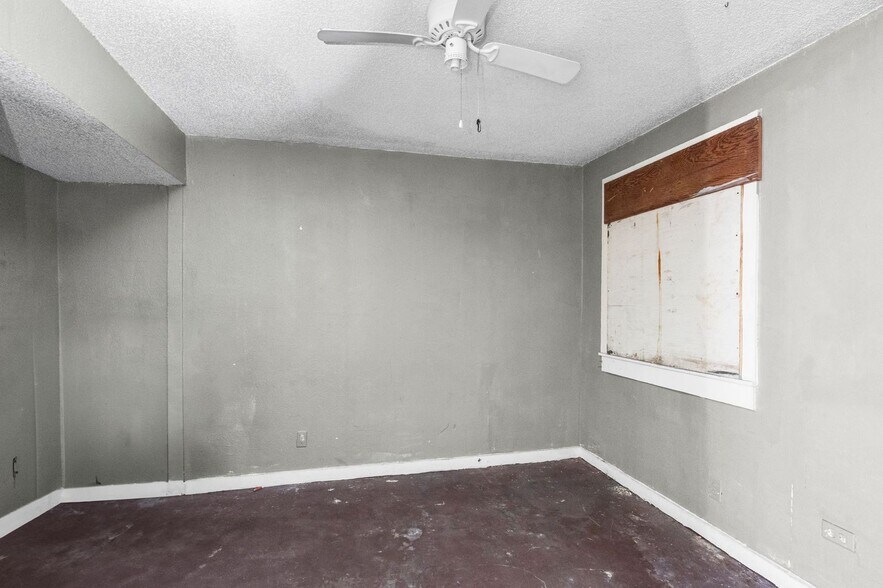 More Photos Of 102 9th St N, Texas City Apartments For Sale