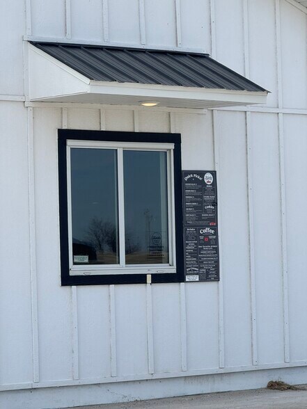 More Photos Of 2015 N Missouri St, Macon Restaurant For Sale
