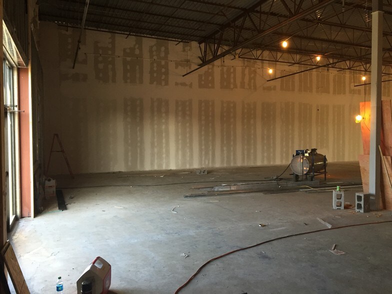 More Photos Of 2808-2900 S 25th St, Clinton Unknown For Lease