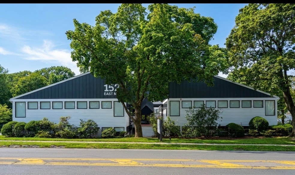 More Photos Of 152 E Main St, Huntington Medical For Lease