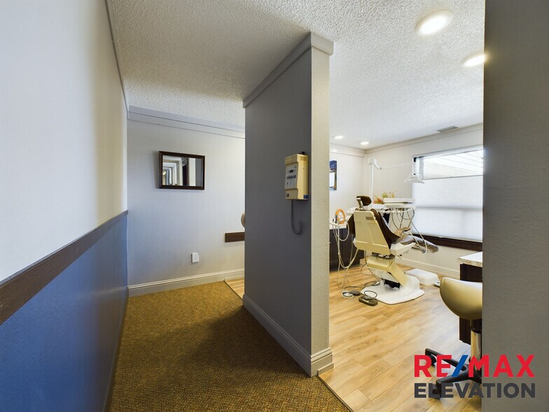 More Photos Of 915 W Fetterman St, Buffalo Office For Sale