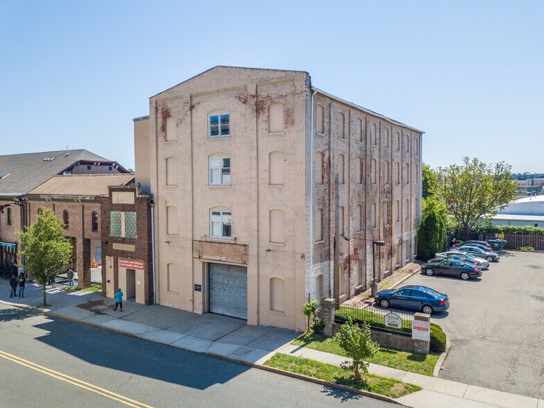 More Photos Of 6-8 Gates Ave, Montclair Office For Lease