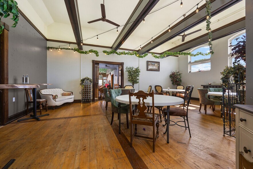 More Photos Of , Gaylord Unknown For Sale