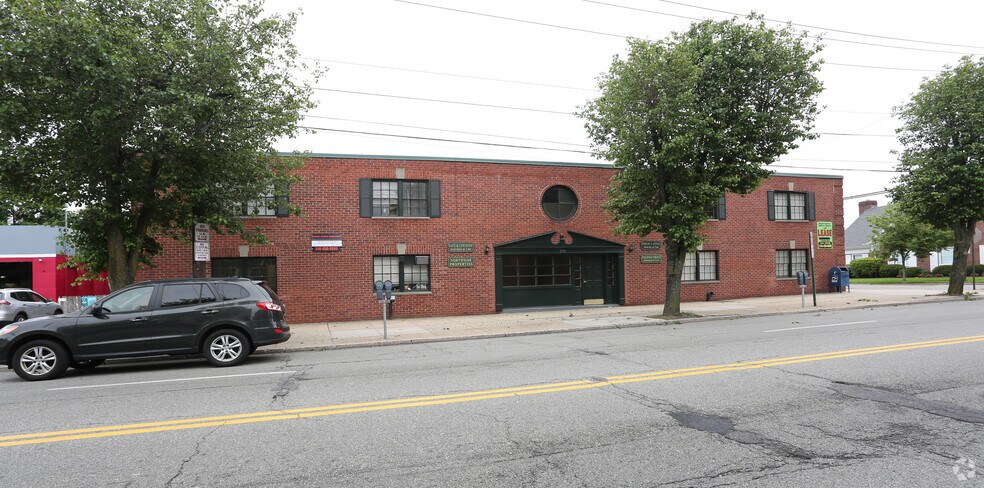 More Photos Of 220 Mineola Blvd, Mineola Office For Lease