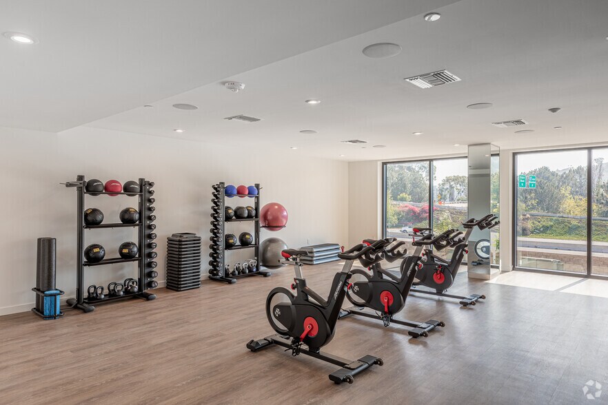More Photos Of 375 Camino De La Reina, San Diego Multifamily For Sale
