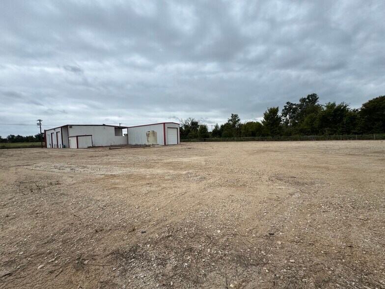 More Photos Of 9182 S US Highway 79, Palestine Service For Lease