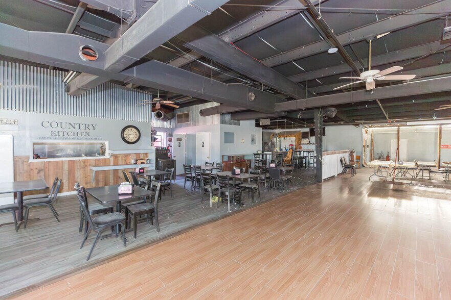 More Photos Of 4024 Paul S Buchman Hwy, Zephyrhills Restaurant For Sale