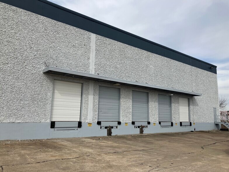 More Photos Of 11839 Shiloh Rd, Dallas Warehouse For Lease