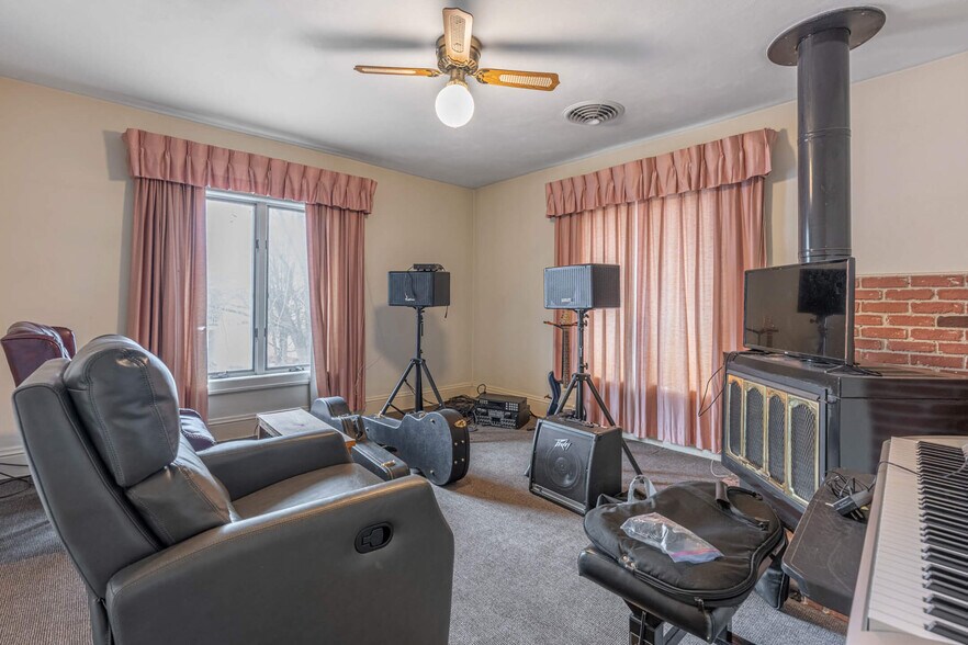 More Photos Of 227 E Cecil St, Springfield Restaurant For Sale