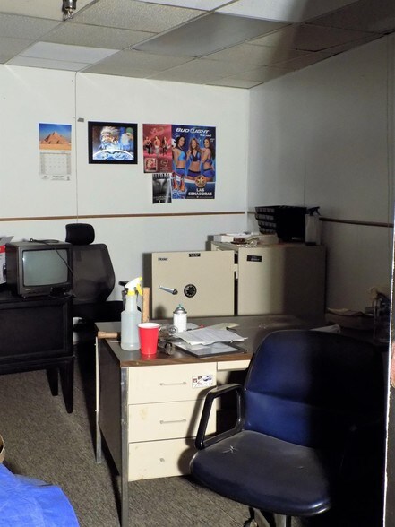 More Photos Of 2403 N Cornell St, Lubbock Bar For Sale
