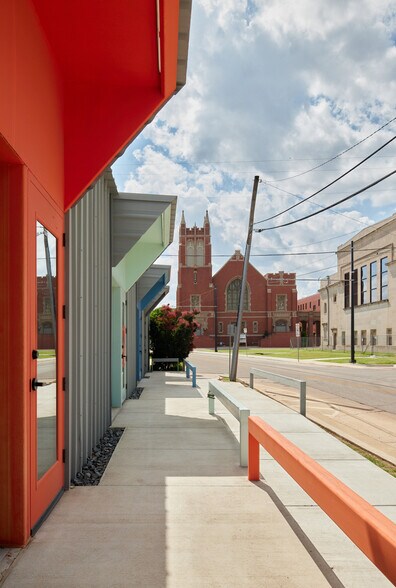 More Photos Of 1135 N Broadway Pl, Oklahoma City Manufacturing For Lease